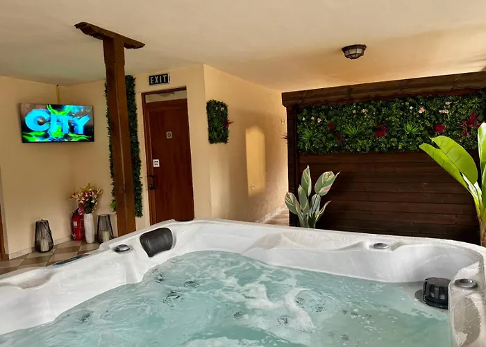 Hotel семеен ажур 2*